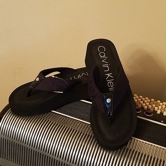 calvin klein wedge flip flops